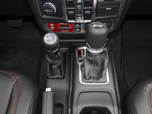 Used 2025 Jeep Wrangler Unlimited Rubicon w/ Convenience Group image 21