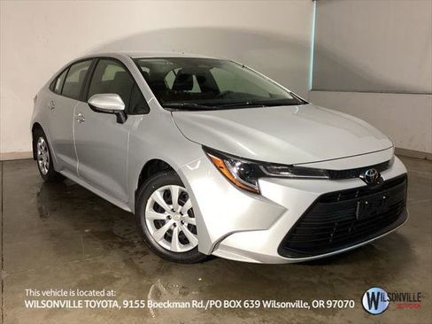 Certified 2025 Toyota Corolla LE image 1