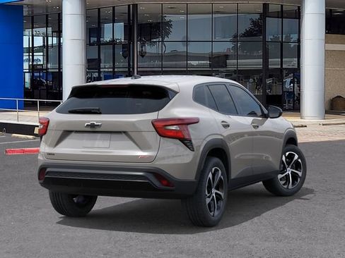 New 2026 Chevrolet Trax RS w/ Sunroof Package FWD image 4