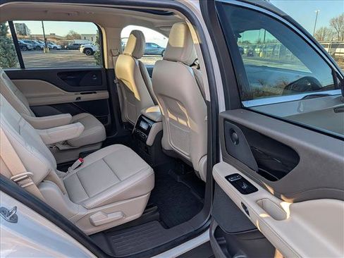 Certified 2023 Lincoln Aviator Reserve w/ Equipment Group 201A image 16