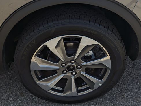 Certified 2025 Ford Escape Platinum AWD/4WD image 7