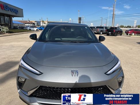 Used 2025 Buick Envista Sport Touring image 10