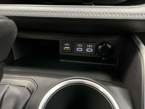 Used 2023 Toyota Highlander XLE image 25