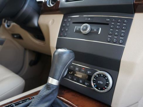 Used 2011 Mercedes-Benz GLK 350 2WD image 40