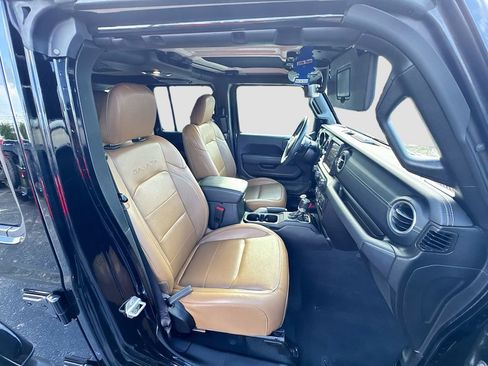 Used 2022 Jeep Wrangler Unlimited Sahara w/ Cold Weather Group AWD/4WD image 33