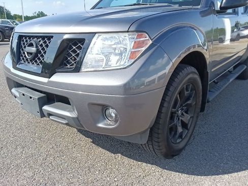 Used 2021 Nissan Frontier SV w/ Midnight Edition Floor Mats AWD/4WD image 9
