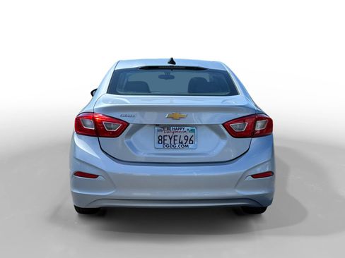 Used 2018 Chevrolet Cruze LS FWD image 4