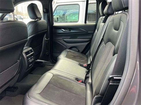 Certified 2023 Jeep Grand Cherokee Altitude image 15