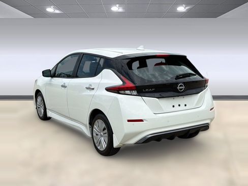 Used 2023 Nissan Leaf S FWD image 3