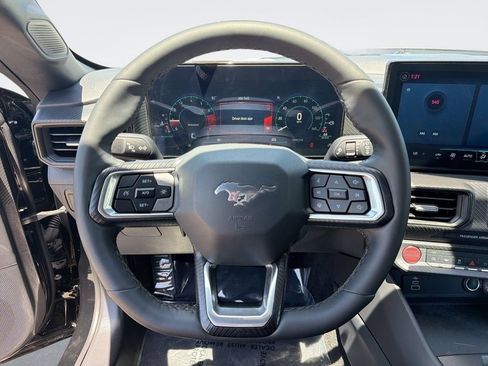 Used 2025 Ford Mustang Convertible RWD image 7
