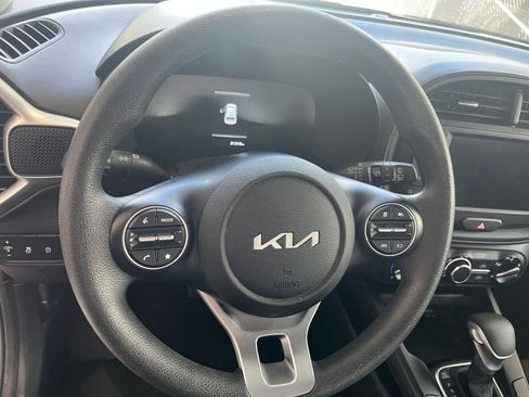 Used 2025 Kia Soul LX w/ LX Technology Package FWD image 25