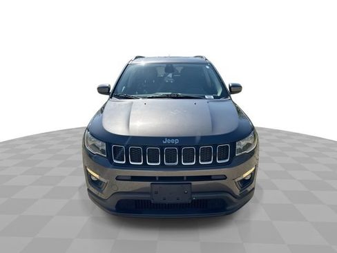 Used 2019 Jeep Compass Latitude FWD image 4