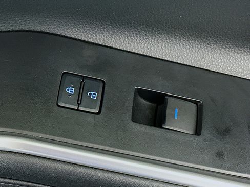 Used 2021 Toyota Highlander XLE FWD image 29