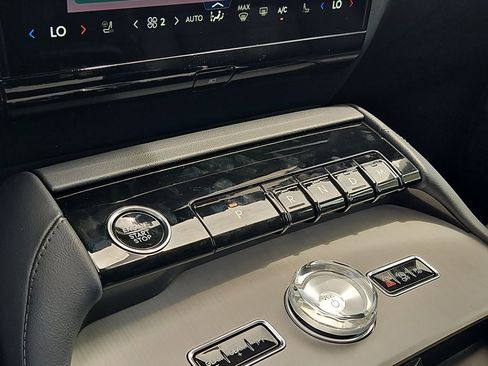 New 2025 Lincoln Navigator L Reserve AWD/4WD image 24