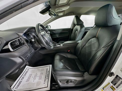 Used 2018 Toyota Camry XLE image 13