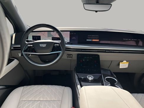 New 2026 Cadillac Escalade IQ Luxury 1 w/ LPO, Floor Liner Package AWD/4WD image 24