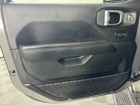 Used 2022 Jeep Wrangler Unlimited Sahara image 9