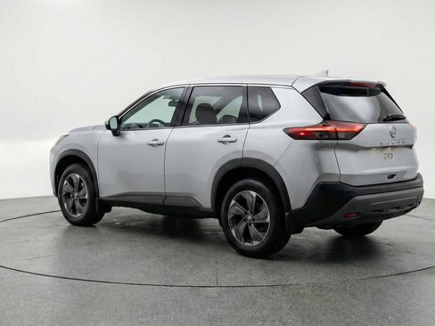 Used 2025 Nissan Rogue SV image 6