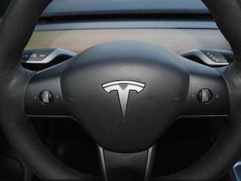 Used 2022 Tesla Model Y Long Range AWD/4WD image 30