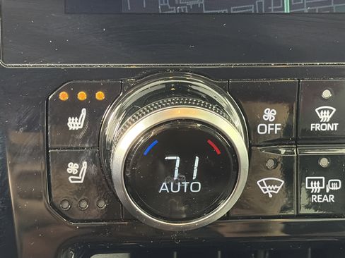 Used 2023 Toyota Highlander Platinum image 25