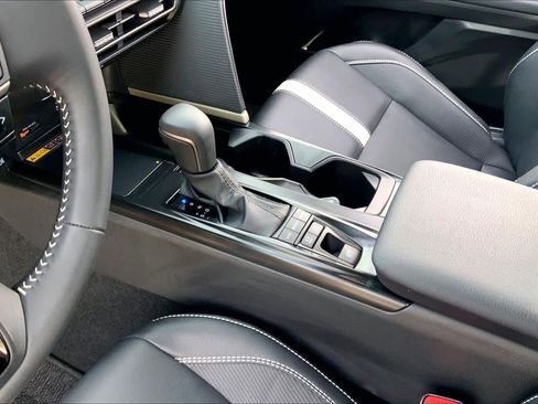 Used 2025 Toyota Camry SE image 16