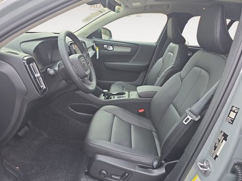 New 2026 Volvo XC40 B5 Core w/ Climate Package AWD/4WD image 9
