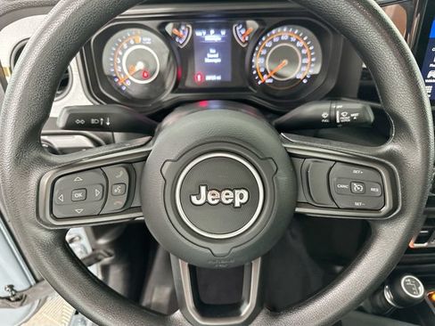 Used 2025 Jeep Gladiator Sport AWD/4WD image 18