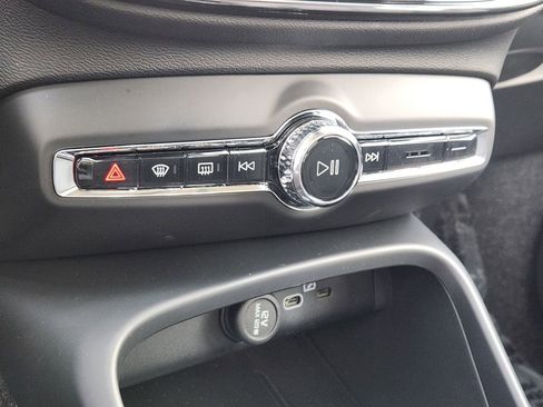 New 2025 Volvo XC40 B5 Ultra w/ Climate Package image 14