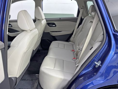 Used 2023 Nissan Rogue SV w/ SV Premium Package image 34