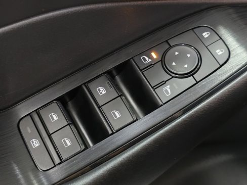 Used 2024 Nissan Rogue S image 23