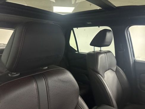 Used 2025 Honda Pilot Black Edition image 14