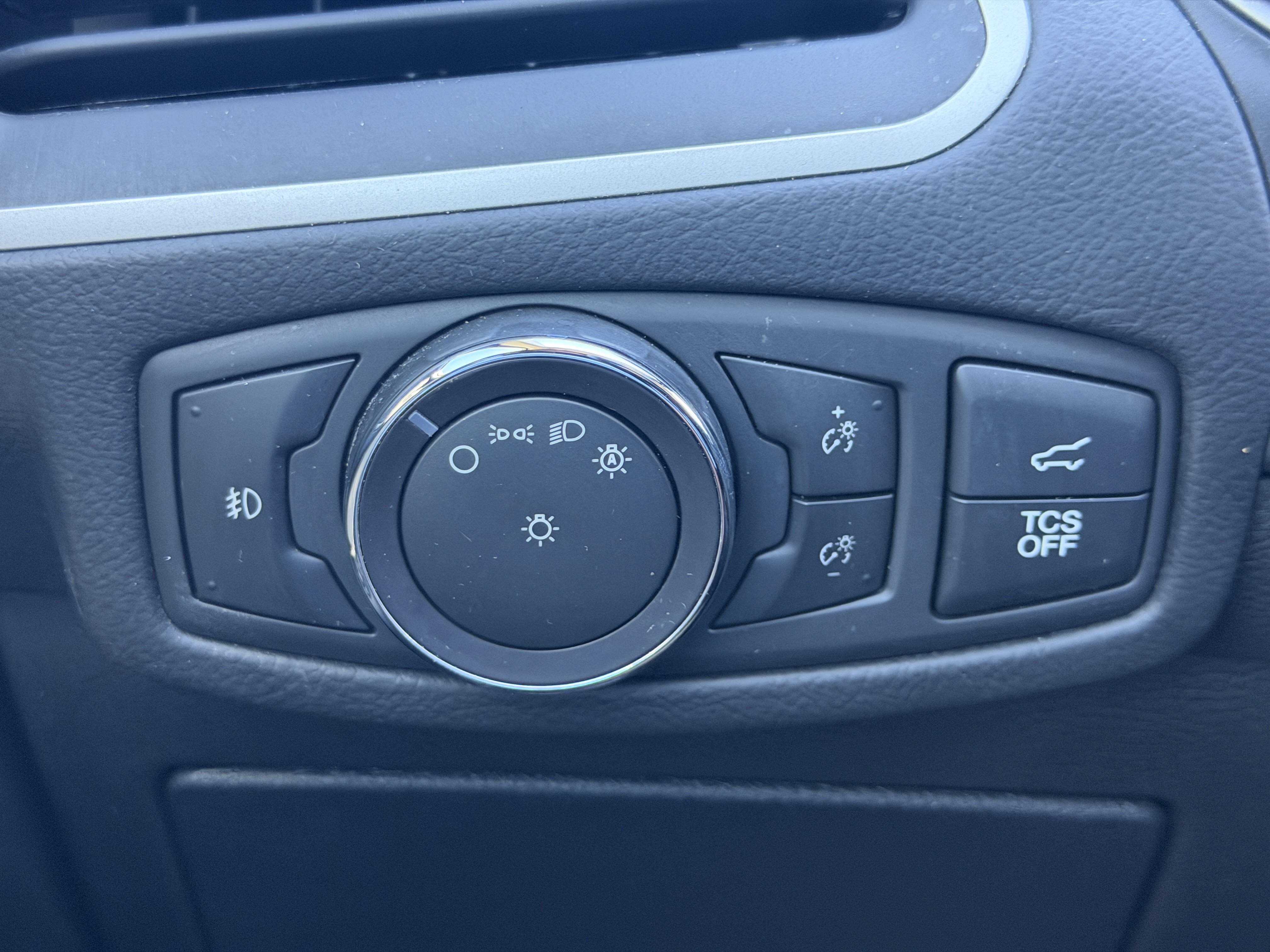 Used 2020 Ford Edge SEL w/ Convenience Package FWD image 26