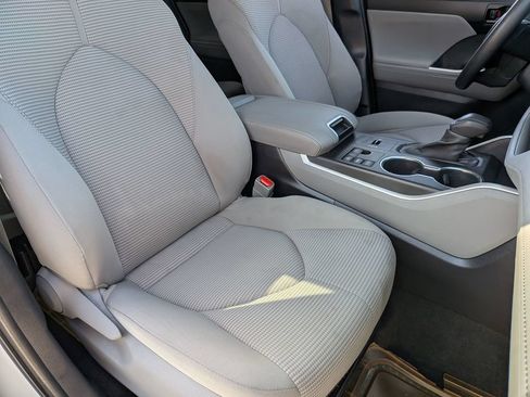 Used 2023 Toyota Highlander L FWD image 33