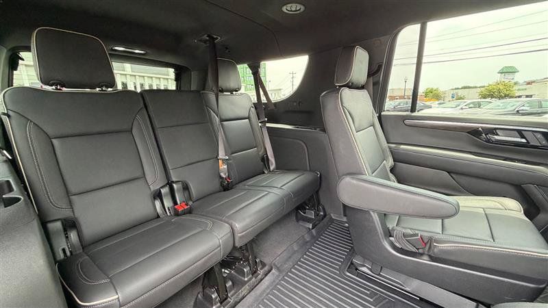 Used 2026 Chevrolet Suburban Premier RWD image 42