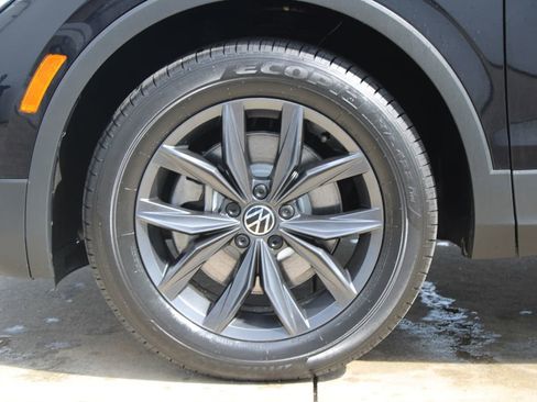 Certified 2023 Volkswagen Tiguan SE image 30
