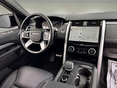 Used 2025 Land Rover Discovery Dynamic SE AWD/4WD image 7
