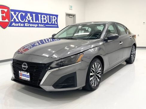 Used 2025 Nissan Altima 2.5 SV FWD image 8
