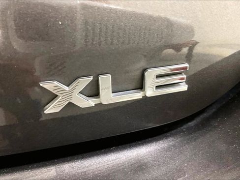 Used 2022 Toyota Highlander XLE AWD/4WD image 8