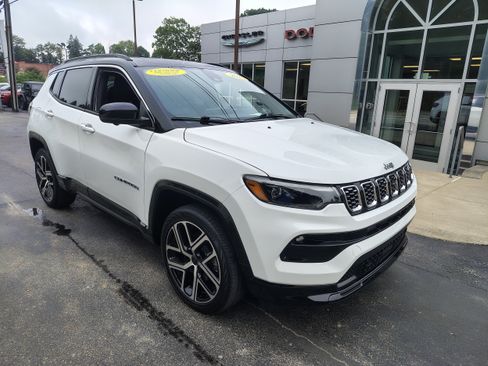 Certified 2025 Jeep Compass Limited w/ Elite Group AWD/4WD image 2