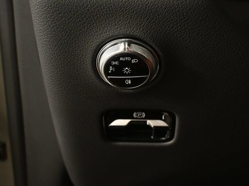 Used 2024 Mercedes-Benz GLC 300 image 9