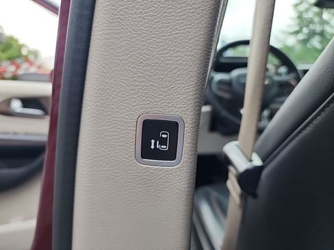 Used 2017 Chrysler Pacifica Touring-L Plus w/ Advanced Safetytec Group FWD image 40