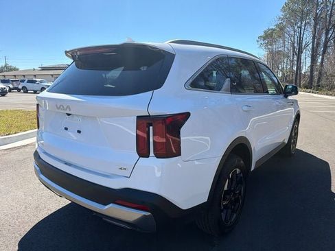 Used 2024 Kia Sorento S image 13