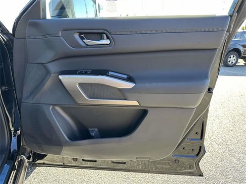 New 2025 Nissan Pathfinder Platinum image 8