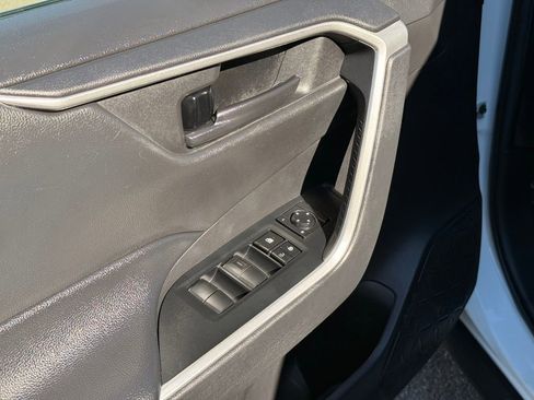 Used 2021 Toyota RAV4 LE image 23