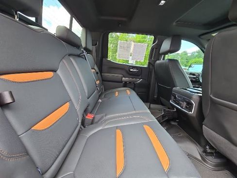 Used 2021 GMC Sierra 1500 AT4 w/ AT4 Preferred Package AWD/4WD image 14