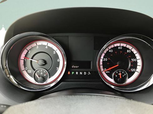 Used 2018 Dodge Grand Caravan SE image 19