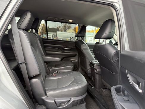 Certified 2025 Toyota Grand Highlander AWD image 15