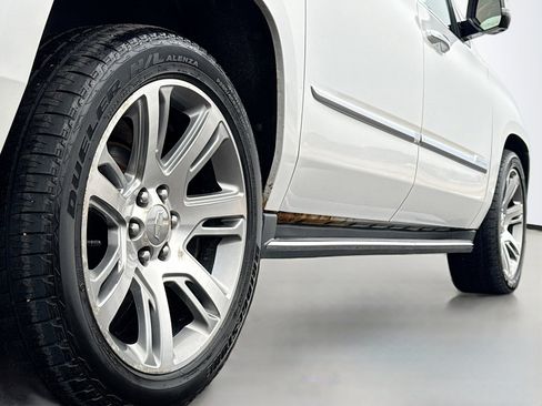 Used 2016 Cadillac Escalade ESV Luxury image 15