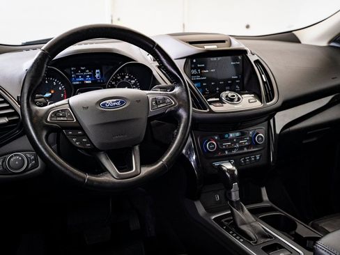 Used 2018 Ford Escape Titanium image 4