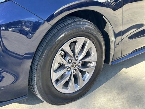 Certified 2023 Toyota Sienna XLE image 9